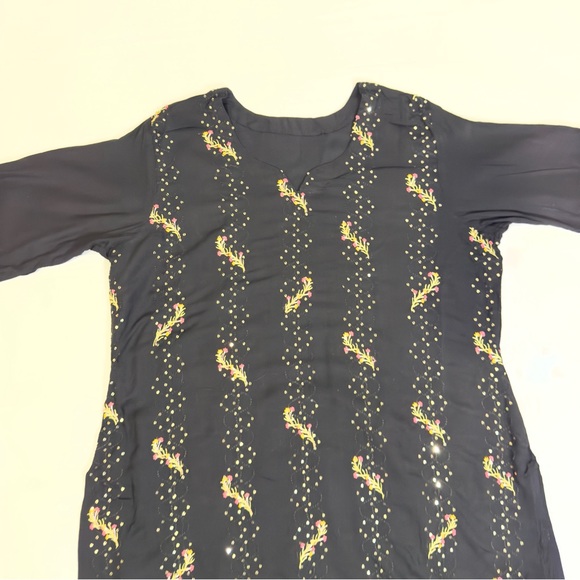 Women Rayon Printed Kurti - Picture 6 of 7